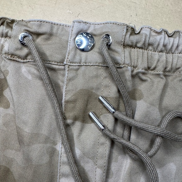 Moncler Pantalone Bermuda Camouflage Shorts - Picture 3 of 14